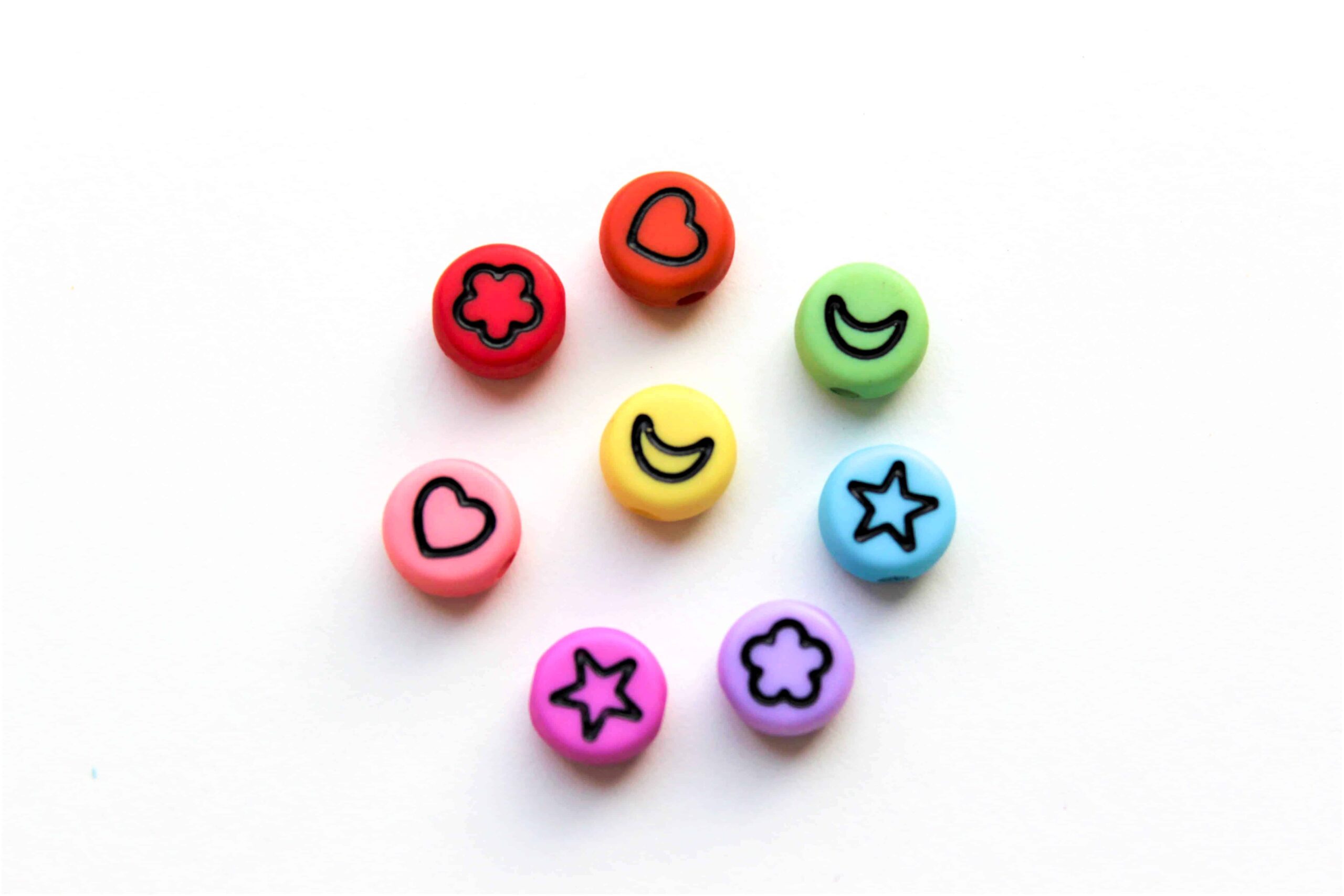 Akrylperler, runde, pastellfarget, med ulike motiver