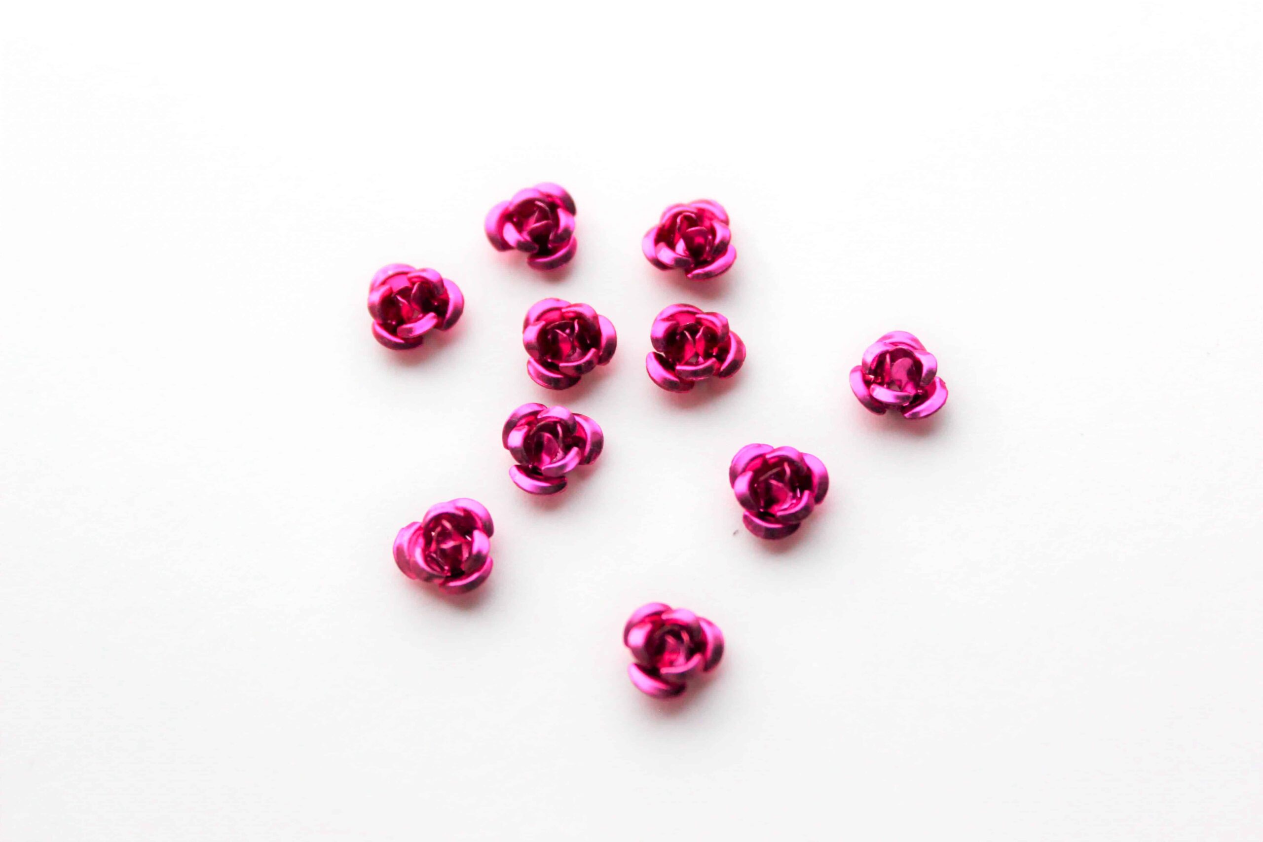 Metallperler, rosa roser