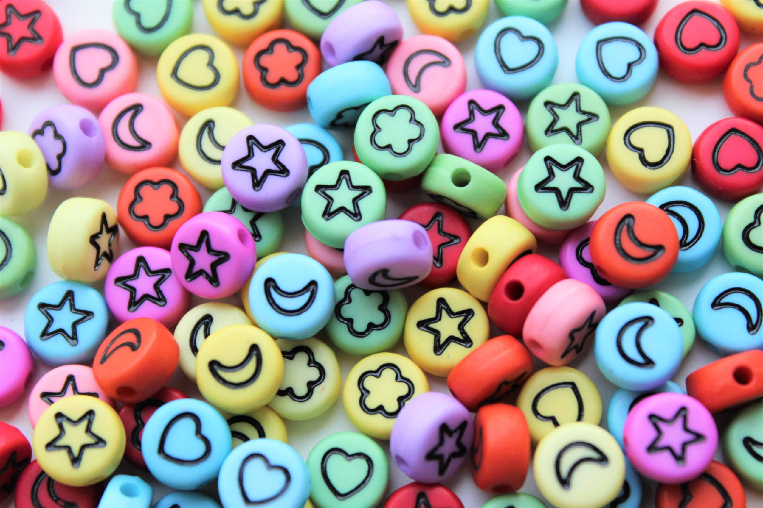 Akrylperler, runde, pastellfarget, med ulike motiver - Bilde 3