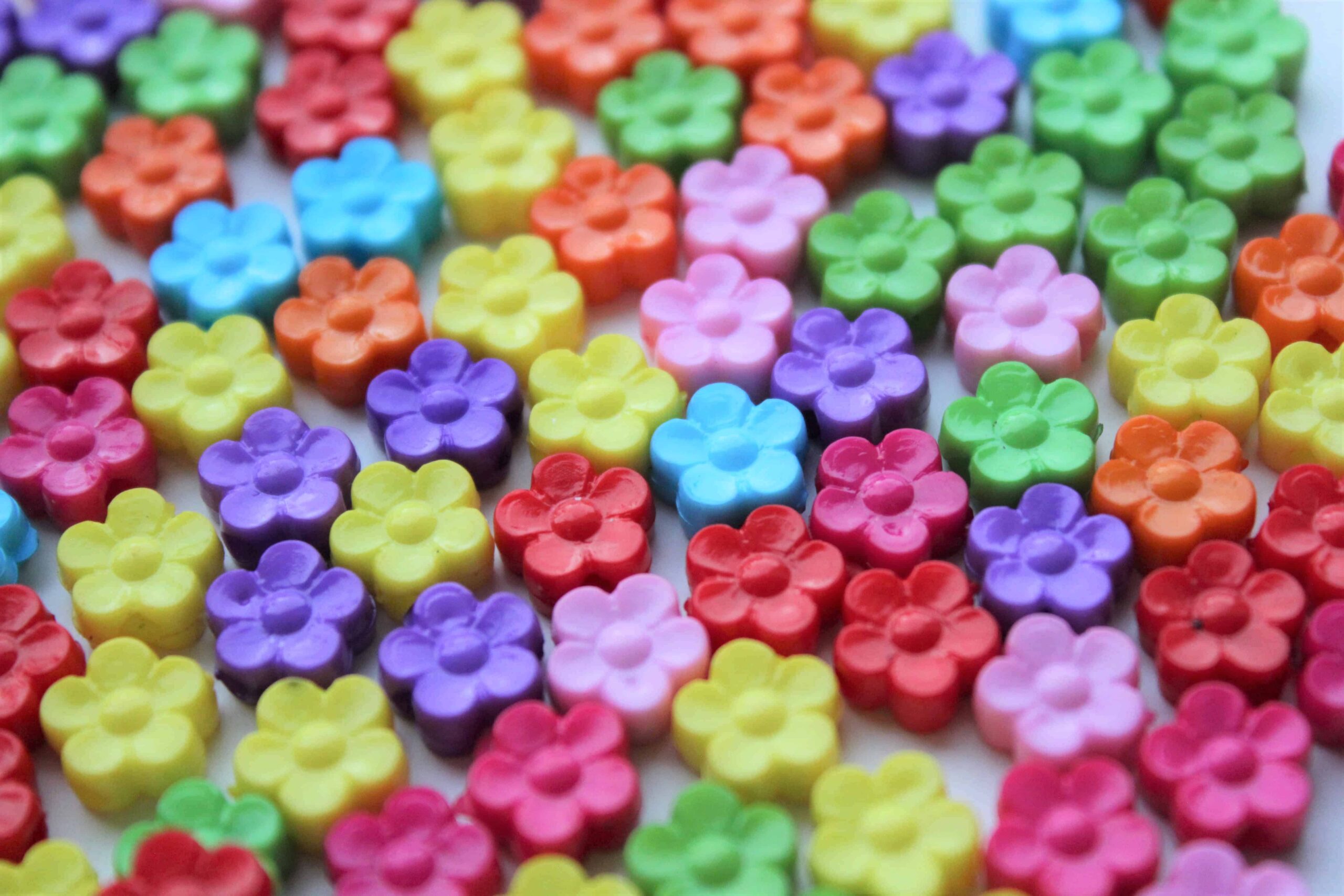 Akrylperler, blomster i regnbuens farger - Bilde 4
