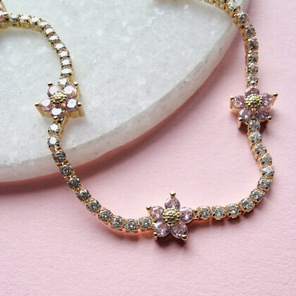 18k gullforgylt smykke med blomster i Cubic Zirconia