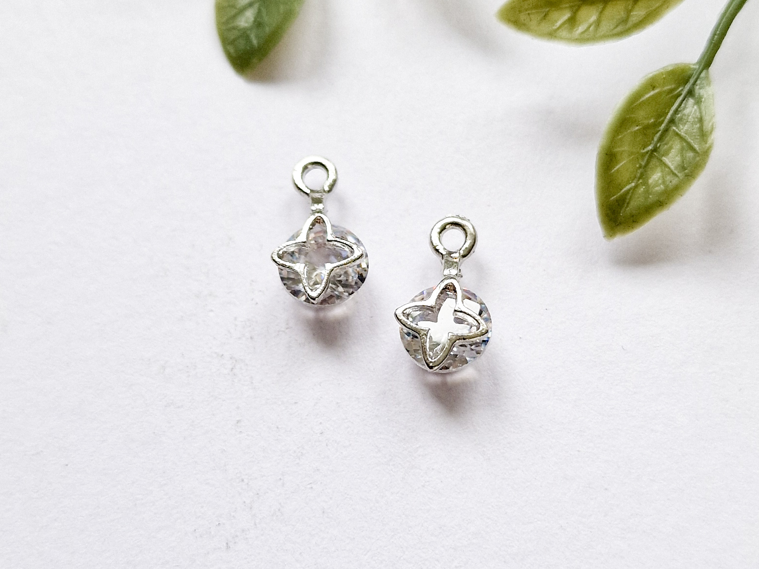 Anheng, med Cubic Zirconia, sølvfarget