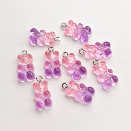 Gummy bear anheng, lilla og rosa.