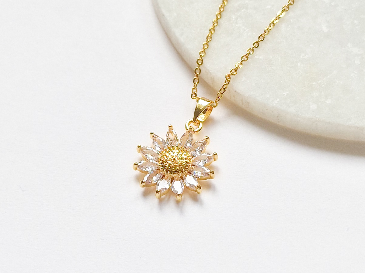 18k gullforgylt smykke med blomster anheng - Bilde 5