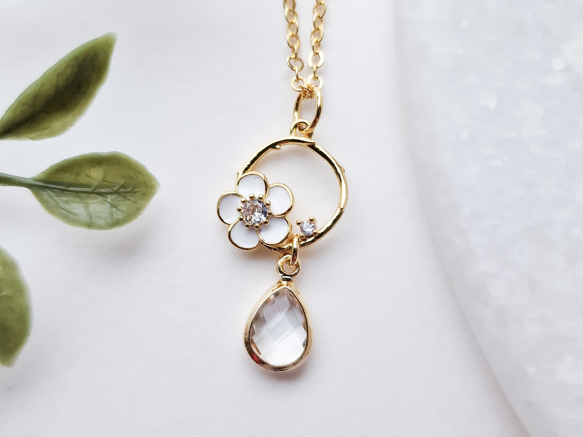 18k gullforgylt smykke med blomst - Bilde 2