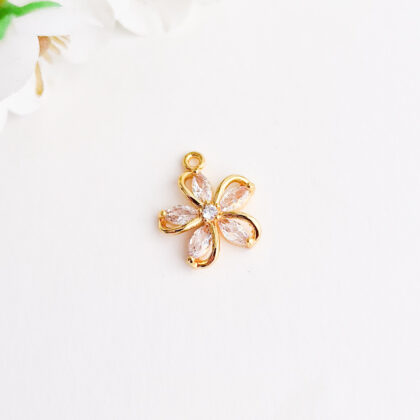 18k gullforgylt blomster-anheng med Cubic zirconia