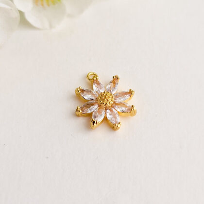 18k gullforgylt solsikke anheng med Cubic zirconia