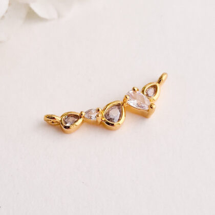 18k gullforgylt anheng med glass-stener