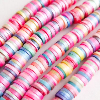 Polymer Clay Heishi perler, regnbue fargede med perlemorseffekt.