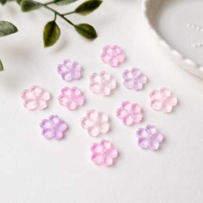 Glassperler, blomster i lilla og rosa