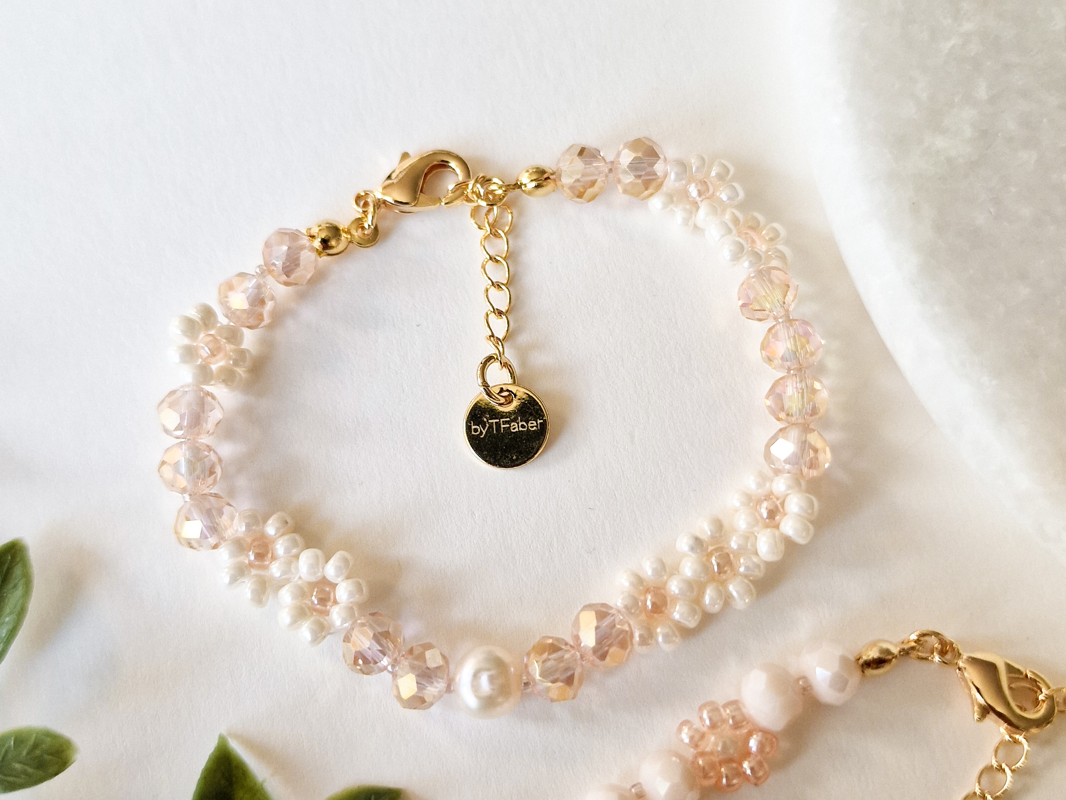 Blomsterarmbånd med fasettperler - Bilde 3
