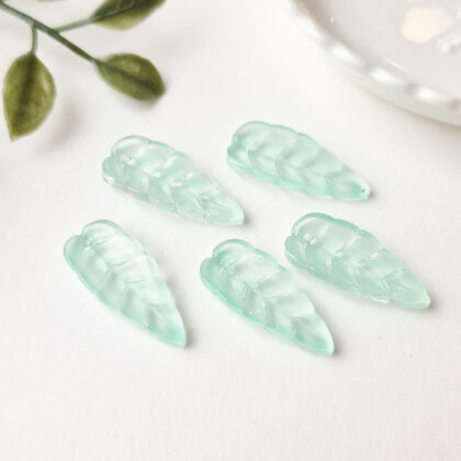 Glassperler, grønne blader, 10pk