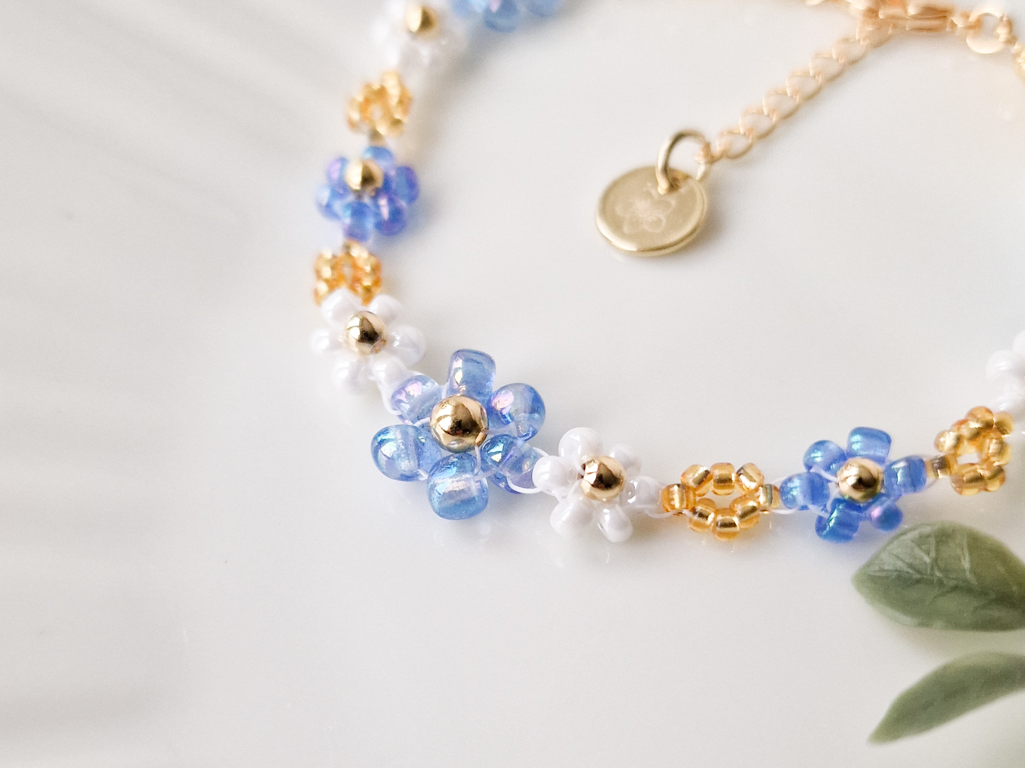 Blomsterarmbånd med gullperler. - Bilde 7