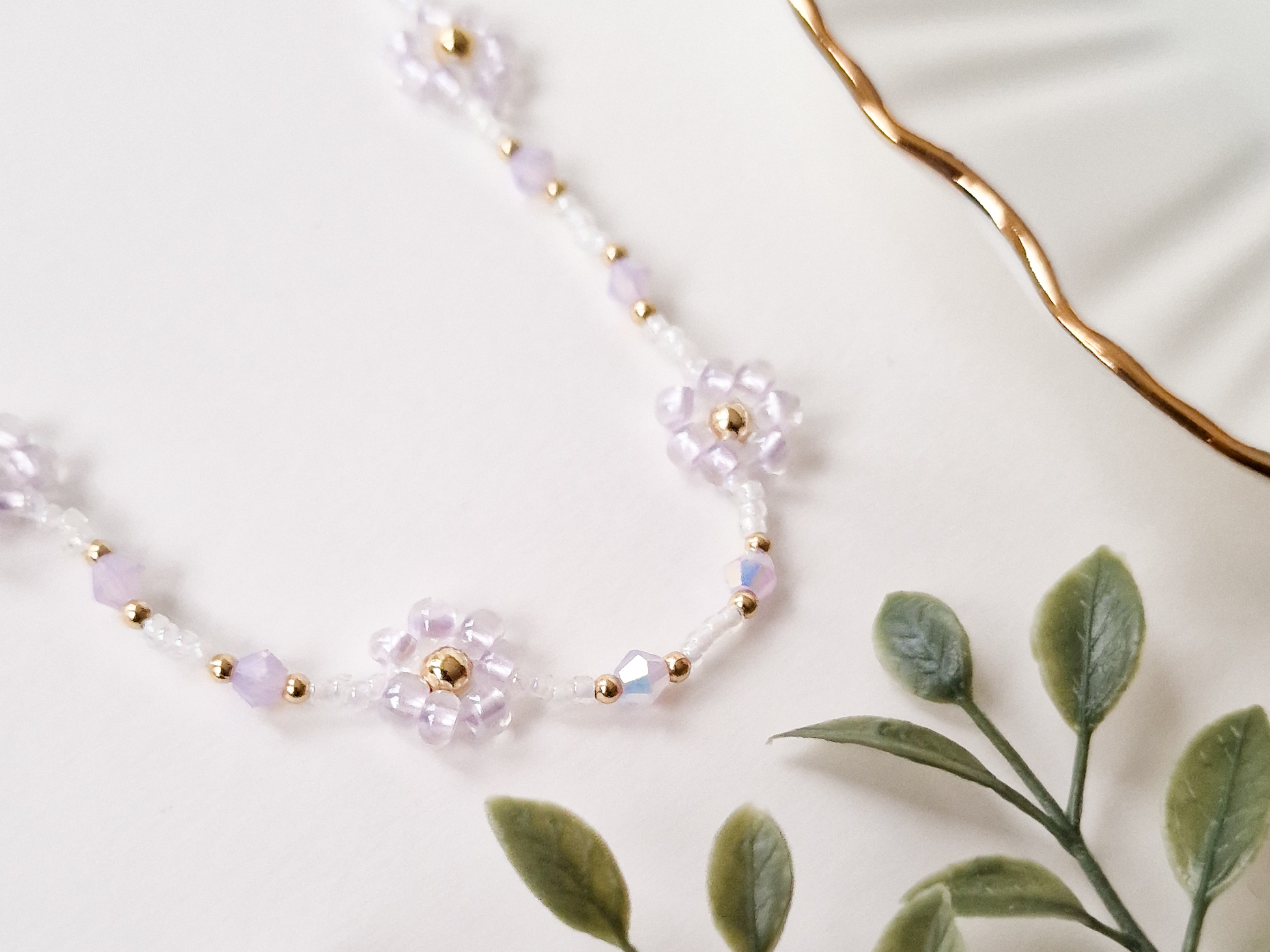Perlesmykke med blomster i lys lilla - Bilde 3