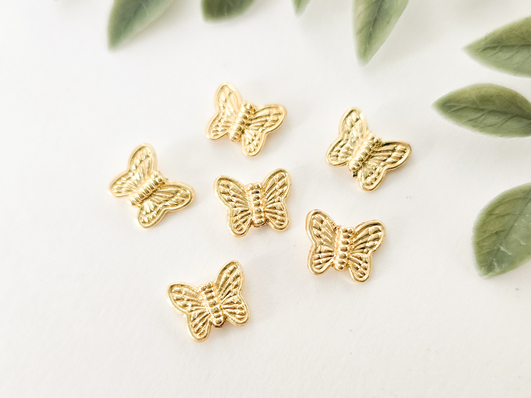 18k gullforgylte perler, store sommerfugler 3pk
