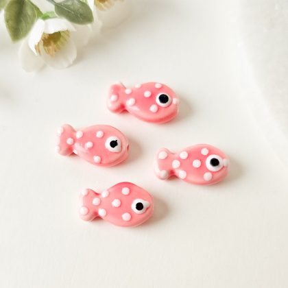 Porselensperle, rosa fisk med prikker