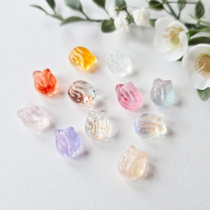 Glassperler, blomster i ulike farger, tulipaner